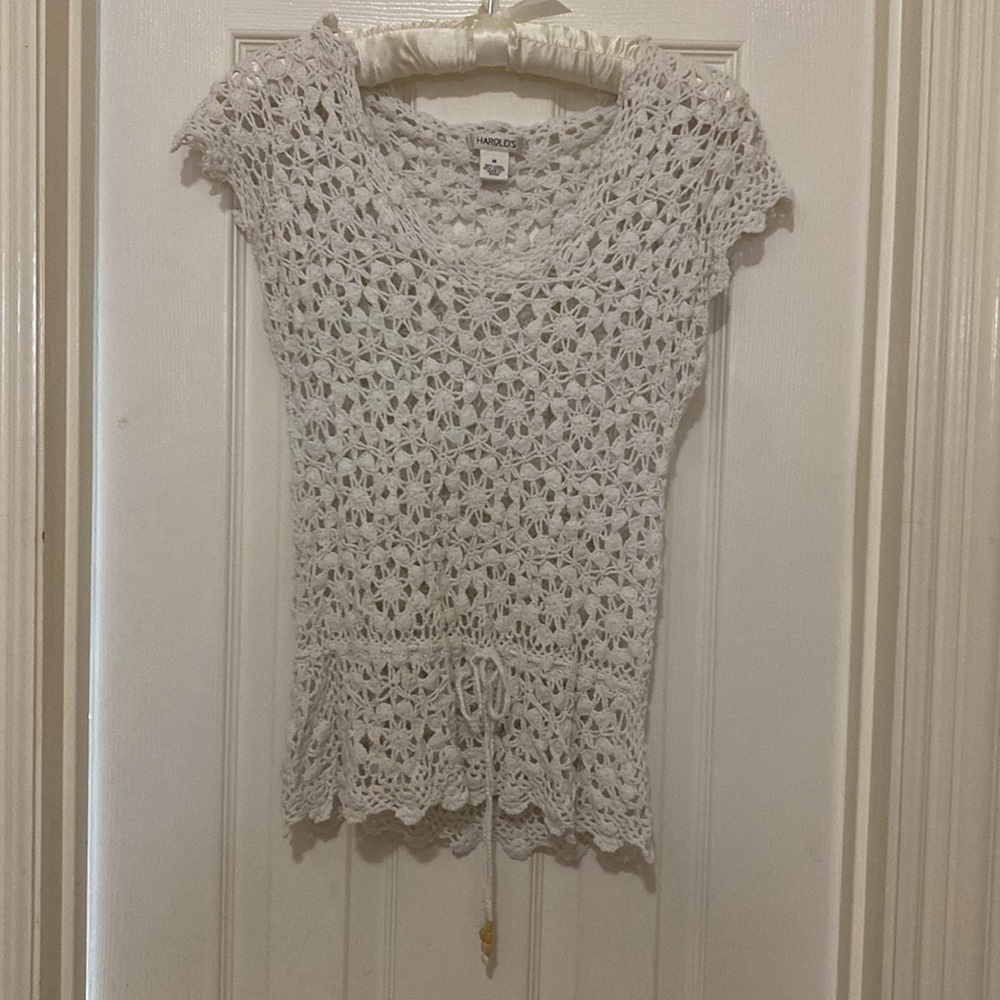 GORGEOUS LINEN and COTTON CROCHETED LACE TOP;Classic White;Tie waist;Like New